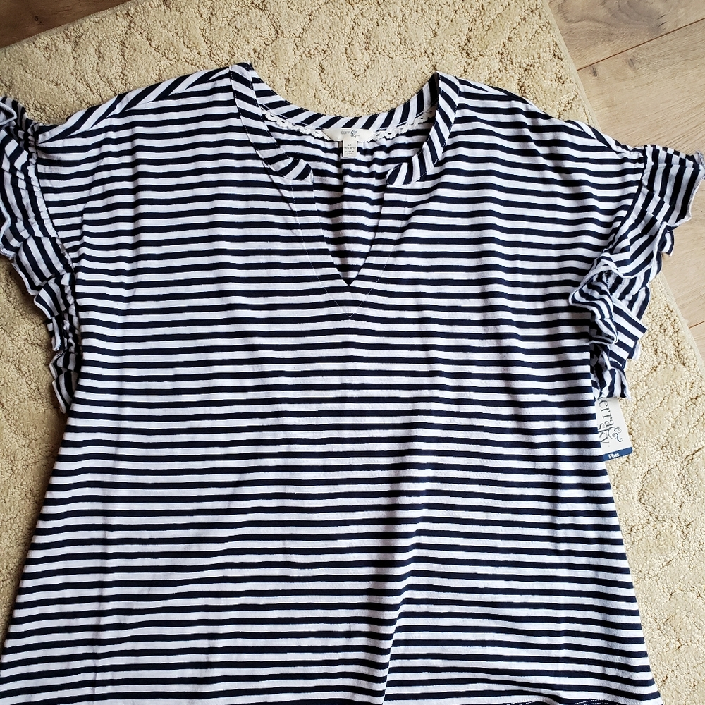 BNWT Terra & Sky Flutter Sleeve Tee | Size 1X (16W-18W)   **A**